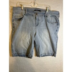 Torrid Womens Jean Sz 22 Summer Denim Jean Light wash Shorts
